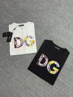p230 Dolce&Gabbana 25春夏新品Dg字母数码印花标识短袖T恤，正面缀饰Dg品牌设计，重新定义了不断演变的标志性风格，为男士衣橱注入新意。定制8