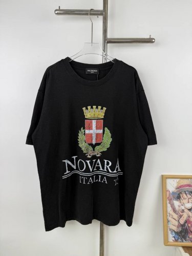 款号X33 Balenciaga 巴黎世家 麦穗皇冠Logo彩拓印花短袖T恤 面料采用巴黎Zp定织定染全棉双纱克重280克布面干净布纹清晰，柔软舒适螺纹釆用定染