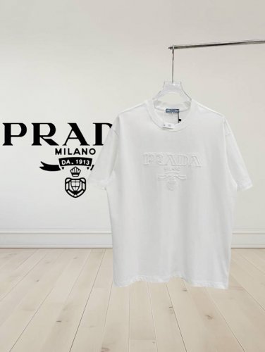 高版本] prada 普拉达25Ss新款男士圆领短袖T恤 高工艺缕空刺绣Logo设计 定制原版洗水面料32支280G精梳棉 穿着亲肤舒适 面料柔软透气摸上去非常