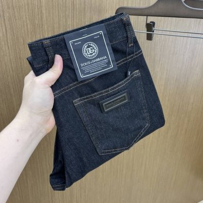 新品 Dg 2540春夏新品休闲牛仔裤 官网同步发售 裤身工艺设计 进口客供辅料 东欧牛仔面料定制 代工厂p出品免检 每个细节做到极致 原版五金配件 潮范十足
