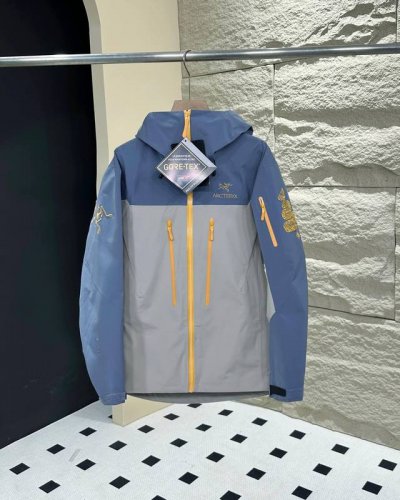 顶级版本 代工厂p出品 真正做到1比1 全衣压胶！顶级户外代工！ Arc'teryx蛇年限定款 Arc'teryx Aha Sv 王炸款 黄金蟒冲锋衣！ 众所周