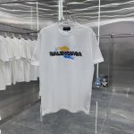P90 Bal 巴黎世家 2025春夏新款260克短袖T恤 个性印花 男女同款宽松版 S M L Xl Xxl 五个码 颜色：白色 黑色 荧光绿