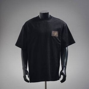 Fendi 芬迪25Ss渐变Ff徽标短袖T恤 定制高支高密双面潮牌面料280克手感柔软舒适亲肤搭配胸口“渐变Ff Eclissi图案”贴袋简约至上高级气质无需繁