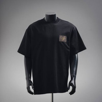 Fendi 芬迪25Ss渐变Ff徽标短袖T恤 定制高支高密双面潮牌面料280克手感柔软舒适亲肤搭配胸口“渐变Ff Eclissi图案”贴袋简约至上高级气质无需繁