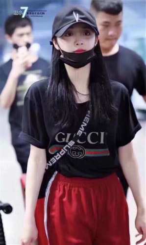 新款上新 限量版经典款Gucci 古驰复古彩色双G做旧腰带印花男女情侣短袖T恤 网红爆款 走秀款 一直非常的火爆彩色双G印花短袖 采用280克双纱面料 肩膀都是