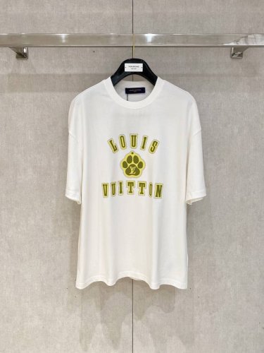 Louisvuitton 路易威登 2025春夏系列前后标识装饰男女同款棉质短袖T恤！毋庸置疑的潮流收割机, 满满的Bigger感！ 还是一如既往的高颜值款式,
