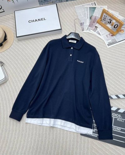 miu Miu 24Ss字母徽标Polo领假两件长袖 火得一塌糊涂的Miu Polo，怎么都好搭。什么神仙配色啊！复古感十足，上身很Ins。Miu里Miu气迎接