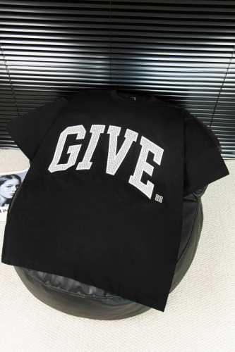 90 顶级版本-款号W51 givenchy纪梵希 新款大字母小孔绣花短袖T恤 - 被称为法国时装界的绅士的Givenchy的风格所在 1952年纪梵希这个品牌