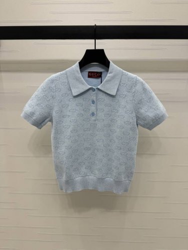 上新原单高端品质Gucc* 2025春夏新款系列！提花Logo针织翻领短袖！定制羊毛针织材质 细腻柔软 透气舒适 螺纹包边细节满分 通体饰以撞色菱形花纹和双G图