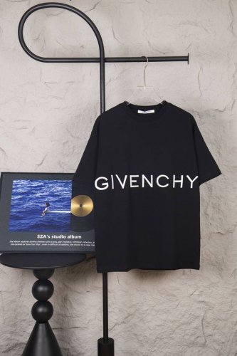 款号M033 Givenchy 纪梵希 市面顶级版本 S圆领T恤 采用280克36支活性环保面料 同缸定织定染原版同色螺纹 刺绣采用万针刺绣工艺大厂做货 全套定