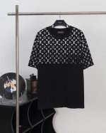 80 款号L014 louis Vuitton*上幅满印短袖 采用原板独家定制260克32支双莎纯棉面料 质感非常柔软舒服 100%区别市场的顶级面 搭配320