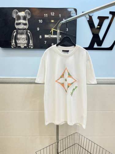 款号146 Louis Vuitton Lv2025Ss刺绣印花圆领短袖 采用280 G纯棉双纱面料 上身舒适柔软 胸前采用刺绣印花双重工艺 整体高端立体 高版