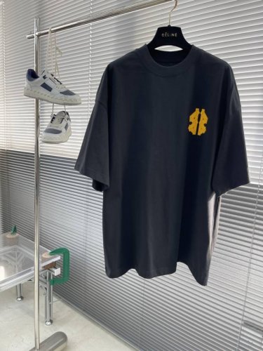 Balenciag 2025春夏季最新款，爆款时尚休闲短袖T恤，重磅进口原版面料，独特设计，顶级印花工艺字母图案装饰Logo，简约时尚 ，上身帅气，三标齐全。