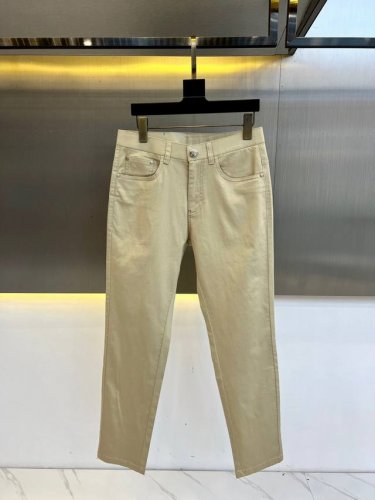 普拉达、25Ss早春新款男士商务休闲裤，白金级完美品相，直接入新品，极为牛掰的一款微弹面料休闲裤，是业界近年罕见的尤物，品质工艺与面料、辅件颠覆想象，细节相当精