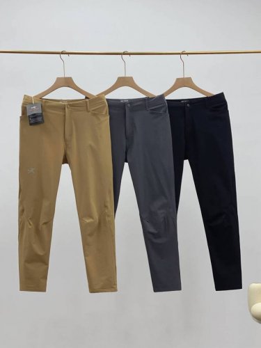 供 Arc'teryx 始祖鸟*25年春夏男士纯色品户外登山徒步直筒休闲长裤 采用专业运动面料！一穿便知！非常结实具备良好的透气性和运动自由度 优良的户外登山四