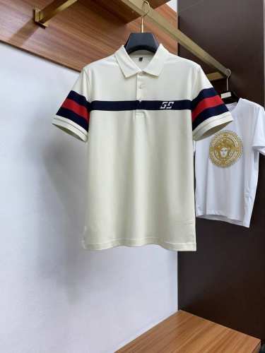 p250 古奇 2025新款男士珠地棉翻领短袖Polo衫 经典商务男装衬衫领 Polo 衫 棉质珠地面料呈现。轻盈柔软的面料经过成衣染色，营造出优雅纹理，六角珠