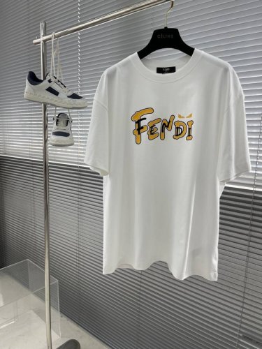 fendi芬迪 2025夏季最新品，专柜同步有售，原单狠货，休闲时尚圆领短袖T恤，进口原版面料，顶级印花工艺字母图案Logo，独特设计，上身舒适透气，档次极高，