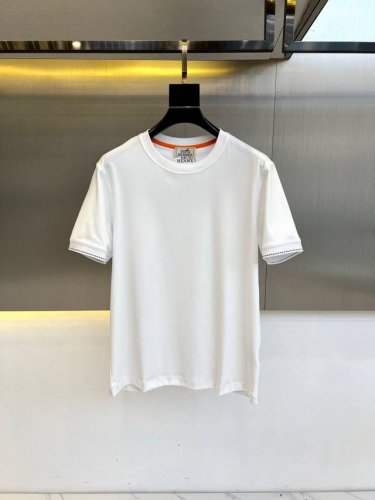 h爱马仕、2025S新品时尚潮流休闲短袖T恤，采用进口双纱欧棉面料，温儒柔软 细腻柔软 上身自然是舒适 凉爽，颜色十分清晰，非常的凸显整体的造型感以及修身上身感
