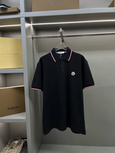 Moncler 蒙口 标识贴片新款polo衫 原版面料 官方同款 采用210克纯棉珠地面料，定制 同缸染面料 手感非常舒服爽滑 版型挺阔有型 一线品牌代工厂p出