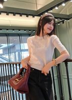 G家 2025夏季新款 圆领针短袖 精致常规版型上身巨显瘦！定制最新提花镂空工艺 低调奢华！经典单品时髦又高级经典版型百搭不挑人！一个色Sml
