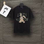 110 款号：A107 Lv路易威登 2025最新款情侣款品牌Logo印花图案圆领短袖 情侣T恤～～ 春夏新品 高品质 时尚百搭潮款 定制进口面料 ！穿着舒适