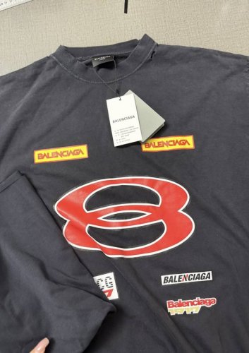 balenciaga 巴黎世家2025 Ss 最新款 正面Sponsor Logos英文Logo组合印花水洗磨烂做旧短袖T恤. 真正天花板品质 全部原版开发注意