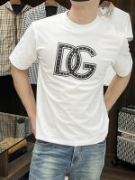 主推 D&G 杜嘉班纳 2025春季独家专供新款潮男时尚休闲短袖T恤。春季新款休闲圆领短袖T恤衫，高端欧版原单潮流时尚精品！透气舒适度高，细节无可挑剔，品牌元素
