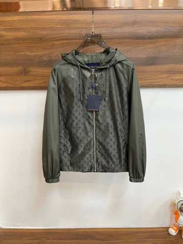 主推 Lv 2025Ss早春新款发布驴牌连帽夹克提花外套，春季爆款外套，穿上就是舒适自在又显瘦的存在，慵懒而随性，结合干净简单的色系就特别耐看，适合日常穿着~倾
