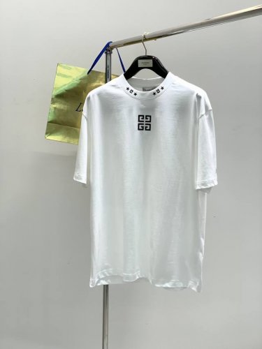 givenchy 纪梵希，2025夏季最新品，专柜同步有售，原单狠货，时尚休闲圆领短袖T恤，进口原版面料，顶级印花工艺字母图案装饰Logo，档次极高，舒适百搭，