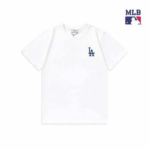 上新 高版本 Mlb贴布刺绣印花短袖 一键解锁Mlb夏日新 花 样 带上Mlb老花系列夏日新T图鉴，更新你的夏日 清新配色唤醒夏日氛围，波普老花T恤同步加载摩登