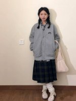 Stussy 斯图西字母刺绣华夫格卫衣V领开衫外套 斯图西春季新款外套 V领开衫卫衣 华夫格复合面料 多裁片拼接 宽松又不显臃肿 V领 纽扣门襟 穿搭上更显随意