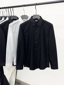 新品 Loe 罗家族男士时装款商务休闲简约长袖衬衫，贸易公司渠道货，25四季新品，纯正血统品质，买手店里的人气热款，经典王牌单品！ 整体的设计符合Loe家美学设