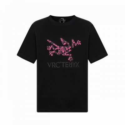 始祖鸟 Arc’Teryx 25Ss高版全新做法3D双重工艺，立体硅胶+防绣花材质重工艺形成的Logo圆领短袖T恤。 定制240克同缸染面料 手感非常舒服 春夏