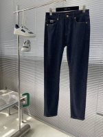 Versac 2025Ss春夏新款范思哲弹力牛仔裤，明线织边棉质直筒长裤，男士金属纽扣徽标点缀休闲长裤。洋行顶尖订单系列，一款绝对重工的顶级单品，呈现Overs