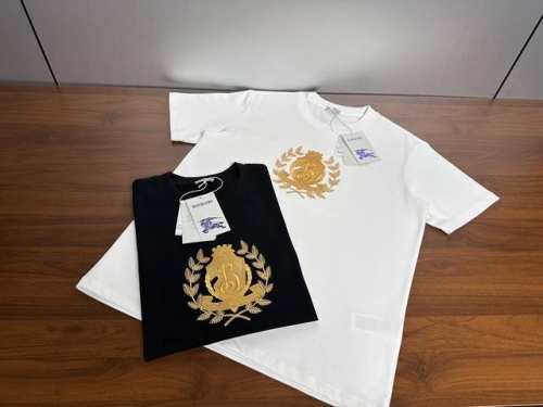 Burberry短袖T恤 工艺：刺绣 颜色：黑色 白色 码数：S～Xl 面料：精梳紧密棉盖棉280G 柔顺手感，做工细致。男女同款宽松版型！