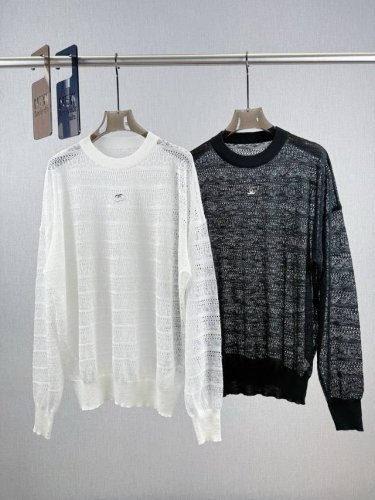 小香 花纹镂空罩衫 65%亚麻，35%棉 亚麻通常透气、吸湿、凉爽，棉料吸湿性能强，棉具有良好的吸湿性和柔软触感，结合制衣补足面料缺点，更耐磨，不容易起皱，能保