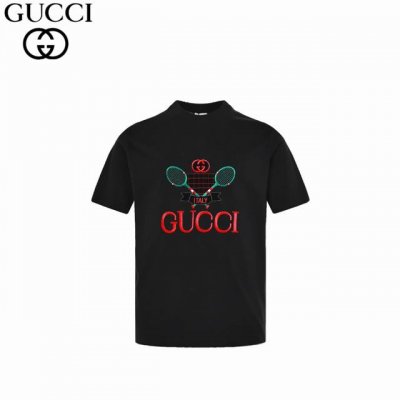 gucci 古驰 24Fw 网球拍绣花短袖 采用32支双纱 260克重面料 进口针织针梳棉进行制作 厚度适中 有垂感又有轮廓型 上身就是一个舒适 对微胖身型包容