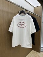 pd 2540Fw春夏新品圆领打底外穿T恤，立体感Logo微廓形半袖活性纯棉打底T恤，棉，手感面糯有骨感，柔而有韧性。工艺处理，韧性和抗皱性能得到大幅度提高。微