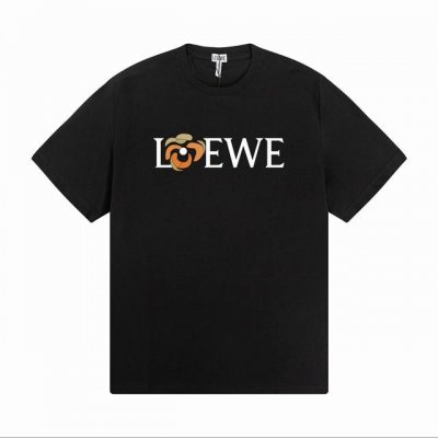 Loewe 罗意威新款字母短袖 简单印花轻松夺目 上身超有质感不挑人 重磅棉质轻柔 软弹 透气的客供定制面料 手感细腻软顺厚实 耐洗不变形 耐磨不起球 不刺激皮