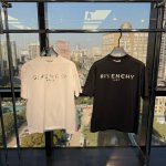 纪梵希 25春夏新品发布，Gvc微阔版T恤出货，面料全部采用顶级云朵棉面料，手感非常好，上身效果超赞，抓紧入M-3Xl