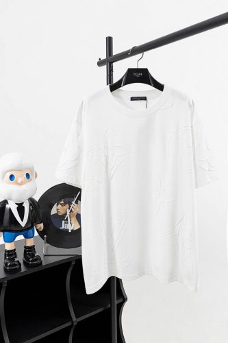 款号L016 Lv 全幅发泡老花短袖 面料采用260克纯棉双纱以全幅发泡Monogram Macro图案勾勒全幅，既保留了品牌的传统标识韵味又赋予了新时代的活力
