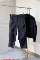 上衣 裤子 L583 paprada、再生尼龙长裤 面料选择: 选用品牌标志性的再生尼龙面料，与传统尼龙性能相当，具备高强度，抗撕裂，耐磨损等特性。其质地轻盈，