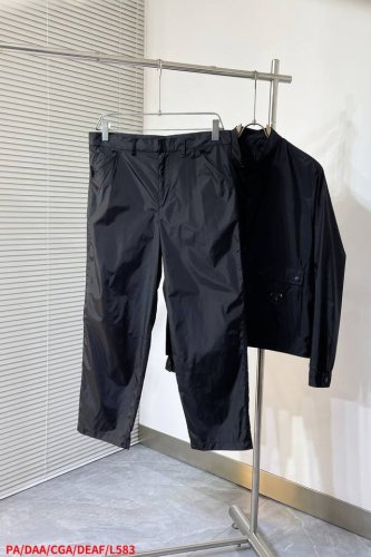 上衣 裤子 L583 paprada、再生尼龙长裤 面料选择: 选用品牌标志性的再生尼龙面料，与传统尼龙性能相当，具备高强度，抗撕裂，耐磨损等特性。其质地轻盈，