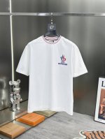 蒙口 2025春夏新款首发专柜最新款短袖圆领T恤 高端订制 设计前卫时尚！品牌logo重工艺设计 高端定制丝光云朵棉面料.手感柔软.穿着舒适.专柜级别精致车线.