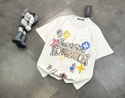 潮牌路易威登彩绘工艺情侣款短袖T恤！ 240G双纱潮牌专用棉，纹理清晰，质感满满，同缸定染1×1无色差精密纯棉螺纹，层搭叠穿，自留好货，强烈推荐~所有的辅料全