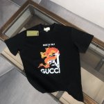 Gucci 古驰 2025春夏新品龙年限定情侣款T恤，时尚休闲圆领短袖，采用进口原版科技面料，顶级印花工艺图案，独特设计，档次极高，舒适透气，上身时尚帅气，三标