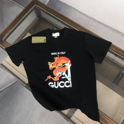Gucci 古驰 2025春夏新品龙年限定情侣款T恤，时尚休闲圆领短袖，采用进口原版科技面料，顶级印花工艺图案，独特设计，档次极高，舒适透气，上身时尚帅气，三标