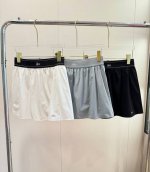 价格P： 品名：* 松紧腰带网球裙 尺码：S.M.L 颜色：白色 灰色 黑色 Alo的新品无法抗拒，运动女孩的夏日心动狙击！这条裙子上身直接美到闺蜜狂问链接！，
