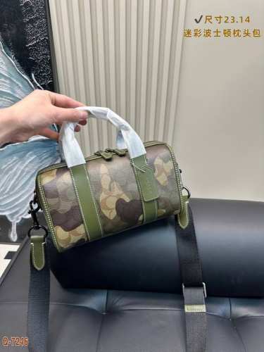 配飞机盒 Coach蔻驰迷彩波士顿枕头包 经典设计 时尚百搭 容量是真的可 可手提 可斜挎 上身绝美 尺寸 23.14