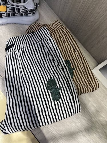 Dior迪奥 休闲裤2025Ss春夏新款 特选定制科技清爽面料 定制原版五金 重工工艺打造 车工走线精细 定制面料 柔软舒适 质感显著 辅料精美 媲美市场任何高